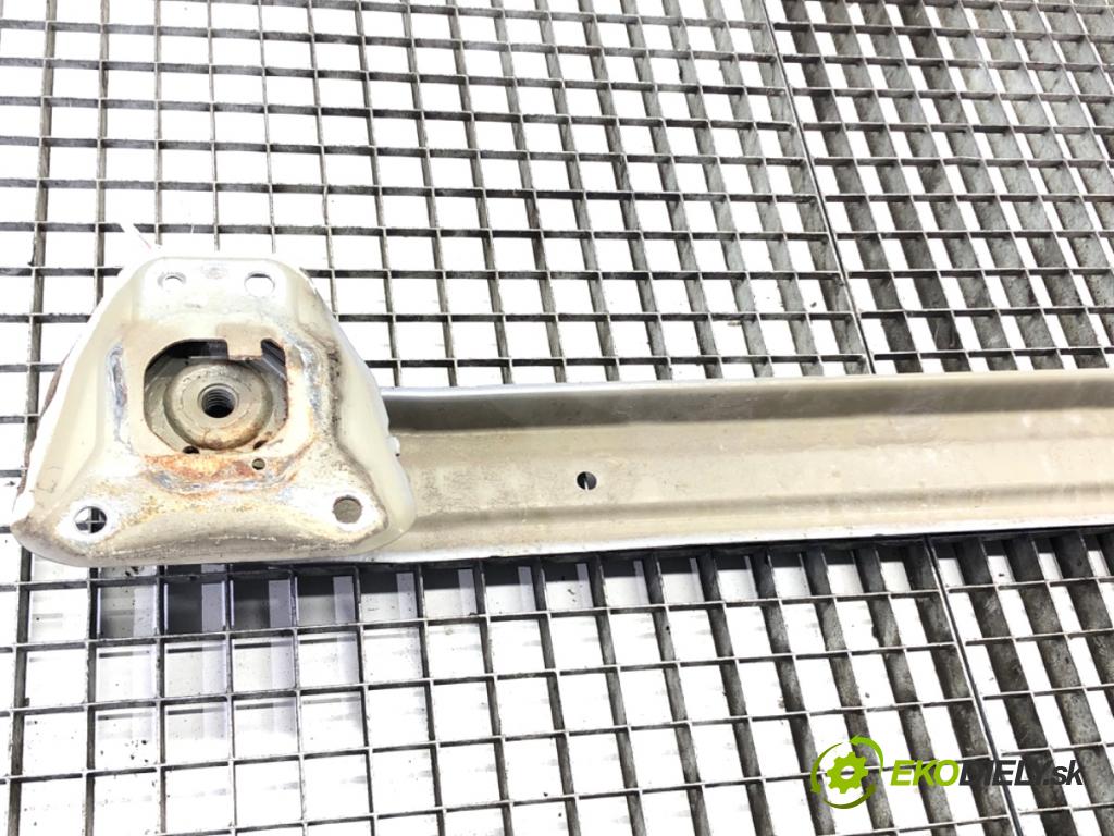 TOYOTA COROLLA E21 sedan 2019 72 kW 1.8 VVTi Hybrid (ZWE211, MZEA12) 1798 výztuha nárazníka zadní část  (Zadní výztuha)