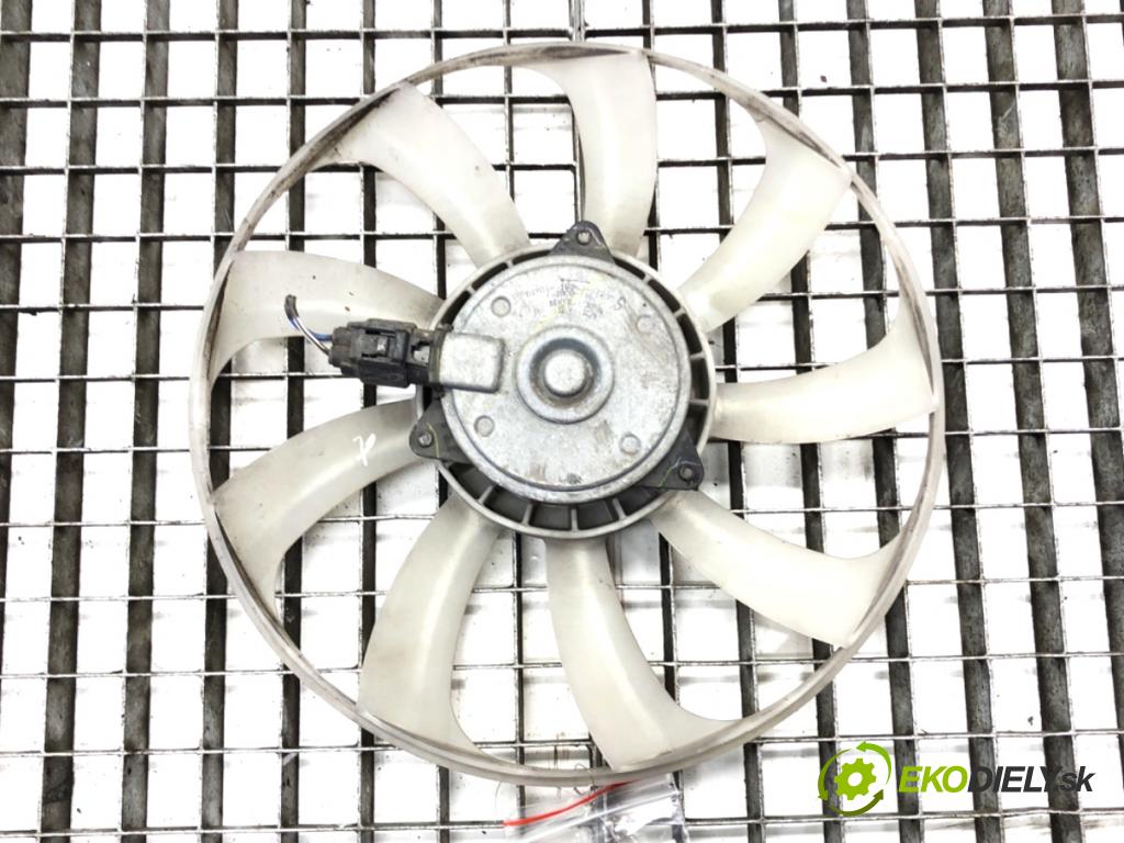 TOYOTA COROLLA E21 sedan 2019 72 kW 1.8 VVTi Hybrid (ZWE211, MZEA12) 1798 ventilátor klimatizace 16363-0T200 (Ventilátor chladiče klimatizace)