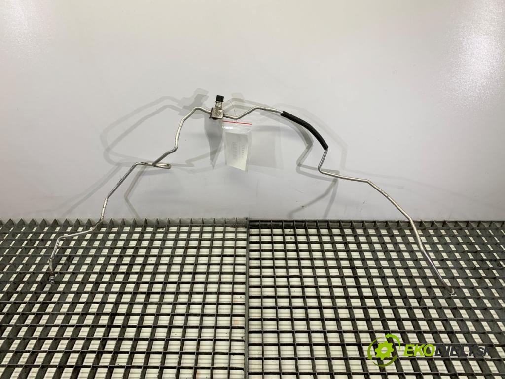 TOYOTA COROLLA E21 sedan 2019 72 kW 1.8 VVTi Hybrid (ZWE211, MZEA12) 1798 rúrka klimatizace 88710-02E00 (Trubka klimatizace)