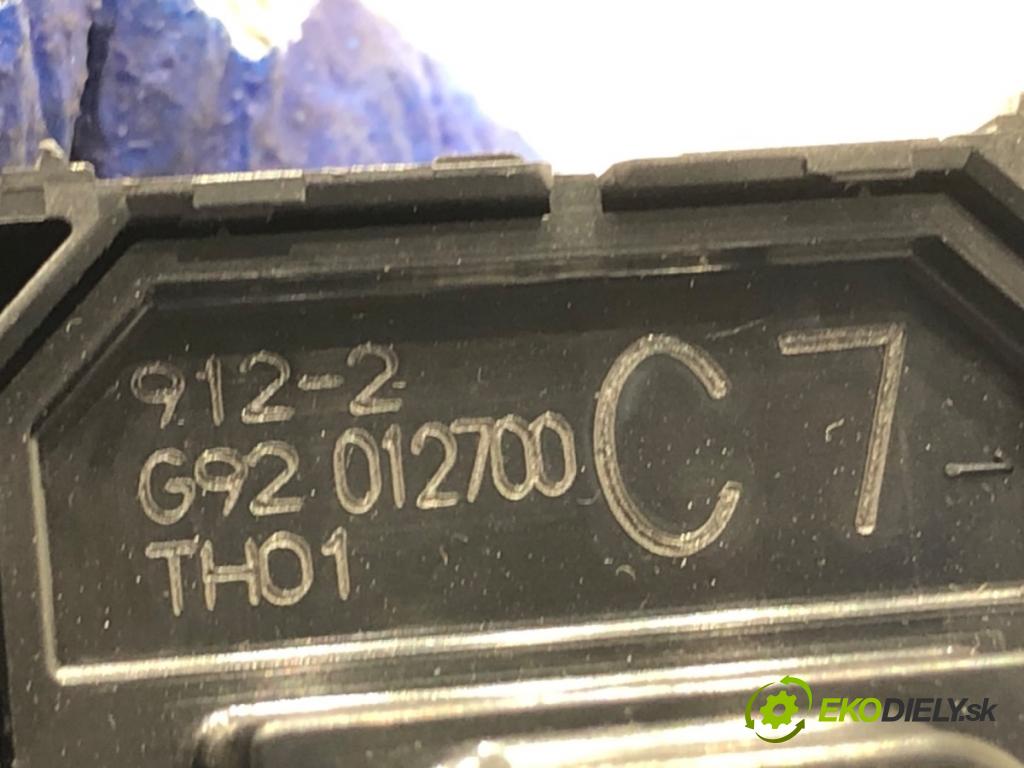 TOYOTA COROLLA E21 sedan 2019 72 kW 1.8 VVTi Hybrid (ZWE211, MZEA12) 1798 přepínač nastavení zpětných zrcátek (Páčky pod volantem)