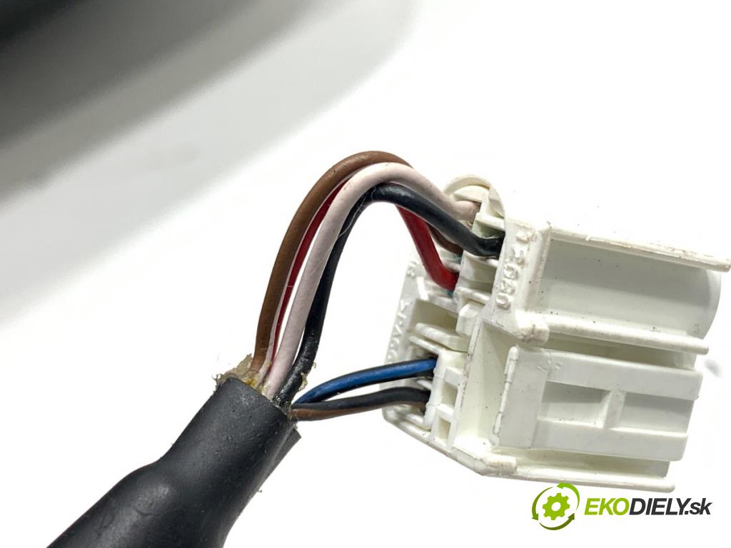 TOYOTA COROLLA E21 sedan 2019 72 kW 1.8 VVTi Hybrid (ZWE211, MZEA12) 1798 Spätné zrkadlo pravy