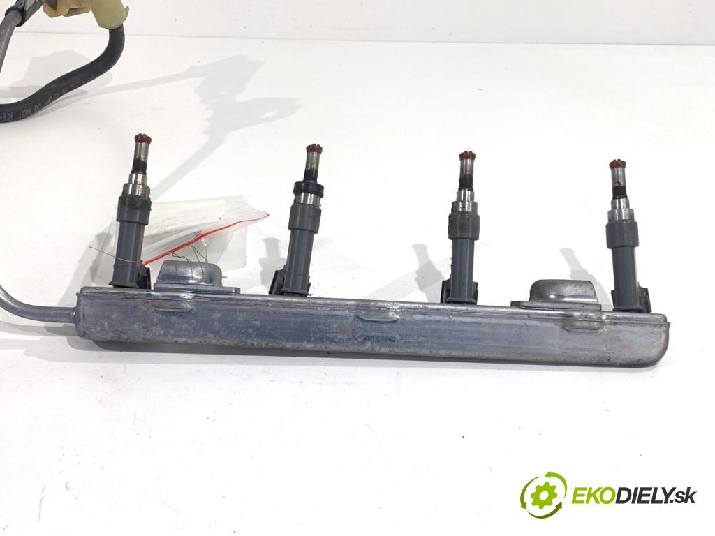 TOYOTA COROLLA E21 sedan 2019 72 kW 1.8 VVTi Hybrid (ZWE211, MZEA12) 1798 lišta vstřikovací 23250-0T110 (Vstřikovací lišta)