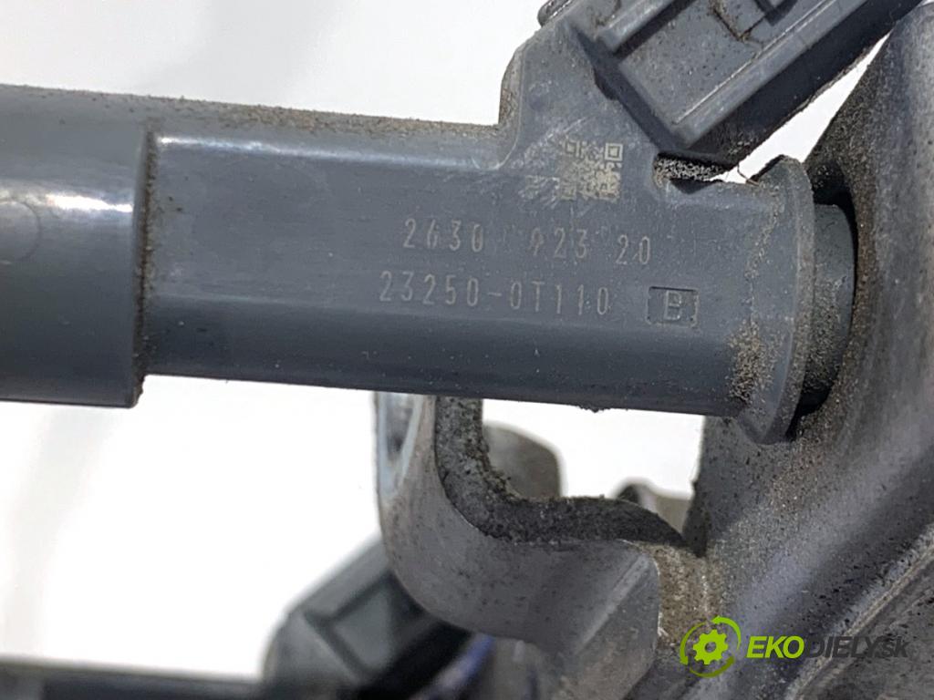 TOYOTA COROLLA E21 sedan 2019 72 kW 1.8 VVTi Hybrid (ZWE211, MZEA12) 1798 lišta vstřikovací 23250-0T110 (Vstřikovací lišta)