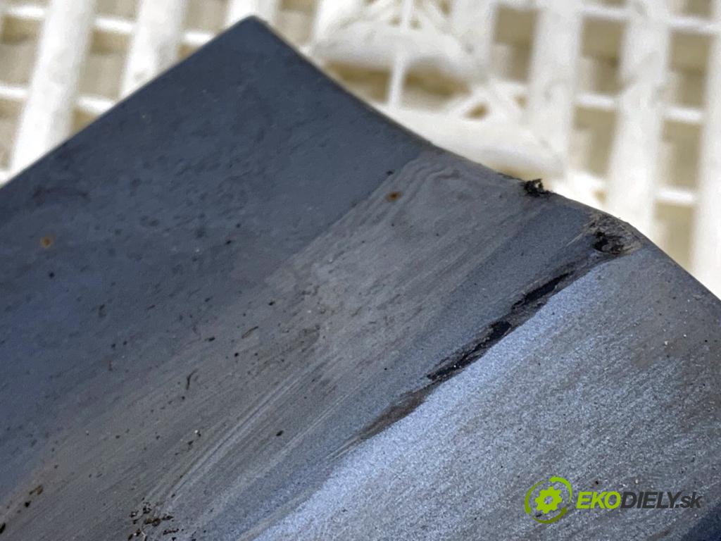 TOYOTA COROLLA E21 sedan 2019 72 kW 1.8 VVTi Hybrid (ZWE211, MZEA12) 1798 Lišta prahová pravy