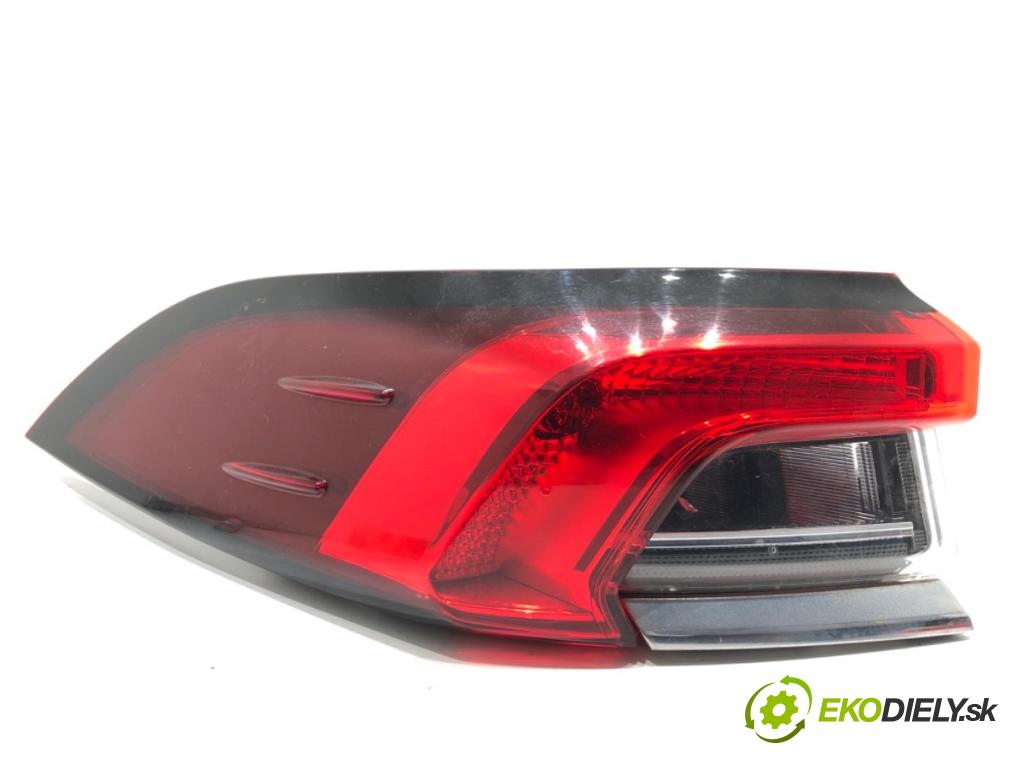 TOYOTA COROLLA E21 sedan 2019 72 kW 1.8 VVTi Hybrid (ZWE211, MZEA12) 1798 světlo levý zadní část 81560-02D10-00