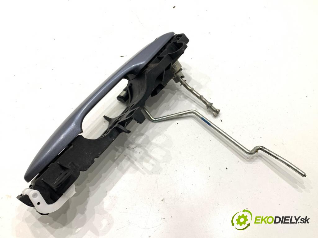 TOYOTA COROLLA E21 sedan 2019 72 kW 1.8 VVTi Hybrid (ZWE211, MZEA12) 1798 klika vnejší levý přední část