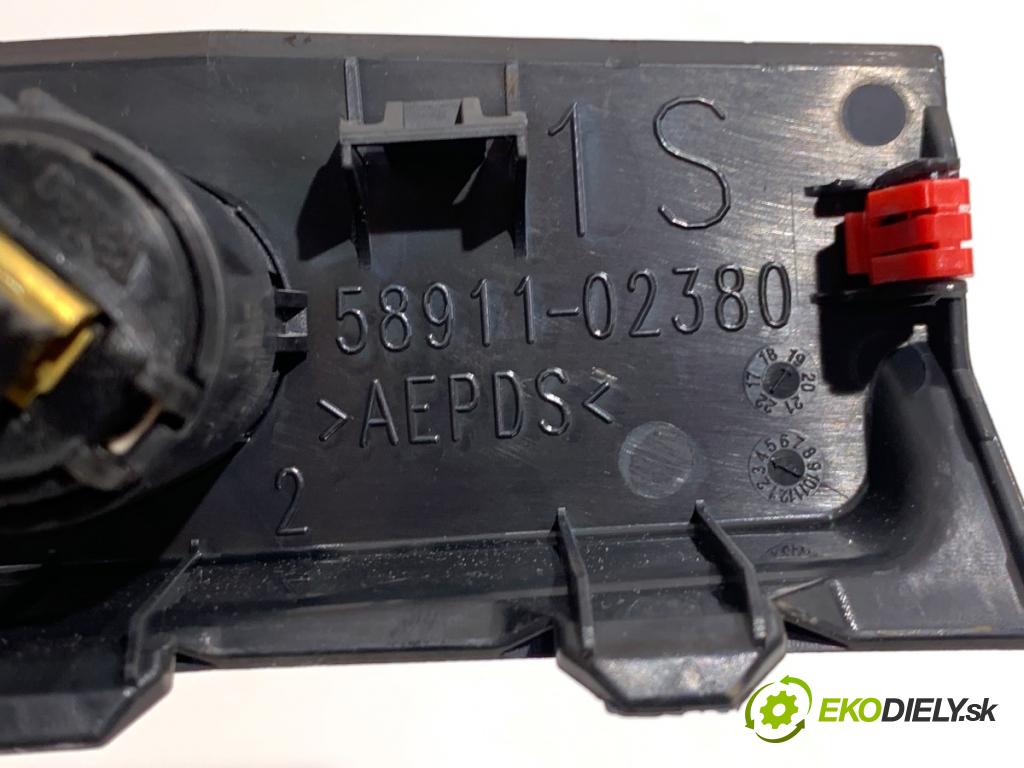 TOYOTA COROLLA E21 sedan 2019 72 kW 1.8 VVTi Hybrid (ZWE211, MZEA12) 1798 HNÍZDO: USB 85532-12020