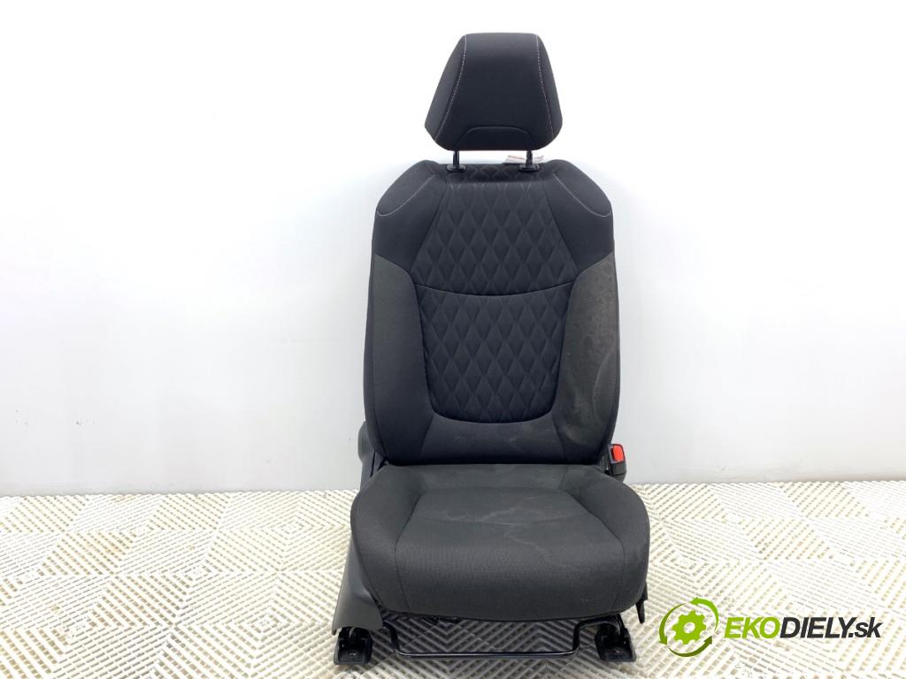 TOYOTA COROLLA E21 sedan 2019 72 kW 1.8 VVTi Hybrid (ZWE211, MZEA12) 1798 sedadlo pravý přední část 