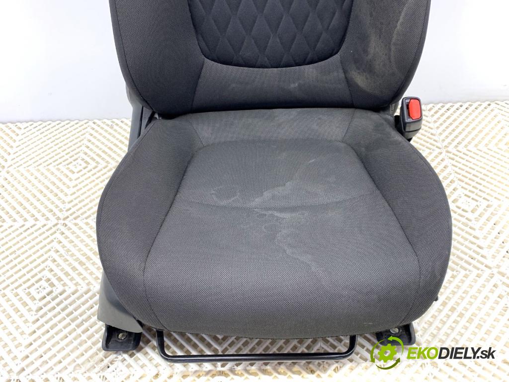 TOYOTA COROLLA E21 sedan 2019 72 kW 1.8 VVTi Hybrid (ZWE211, MZEA12) 1798 sedadlo pravý přední část