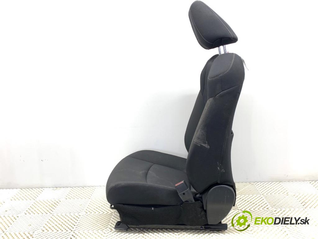 TOYOTA COROLLA E21 sedan 2019 72 kW 1.8 VVTi Hybrid (ZWE211, MZEA12) 1798 sedadlo pravý přední část