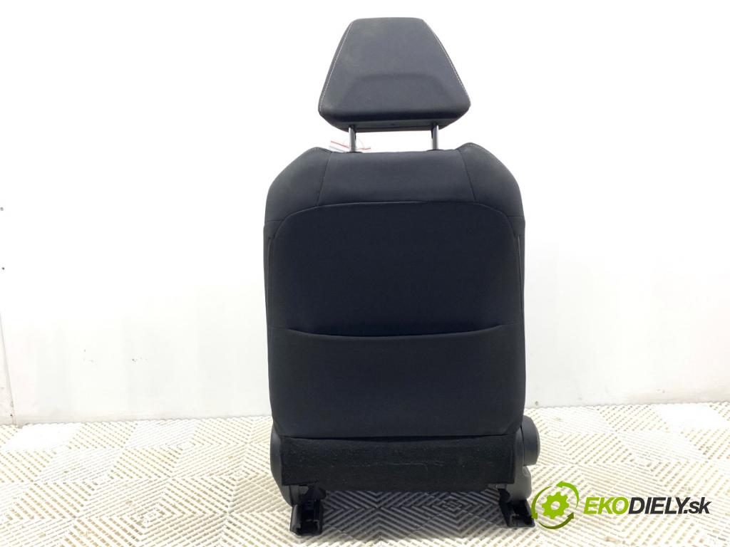 TOYOTA COROLLA E21 sedan 2019 72 kW 1.8 VVTi Hybrid (ZWE211, MZEA12) 1798 sedadlo pravý přední část