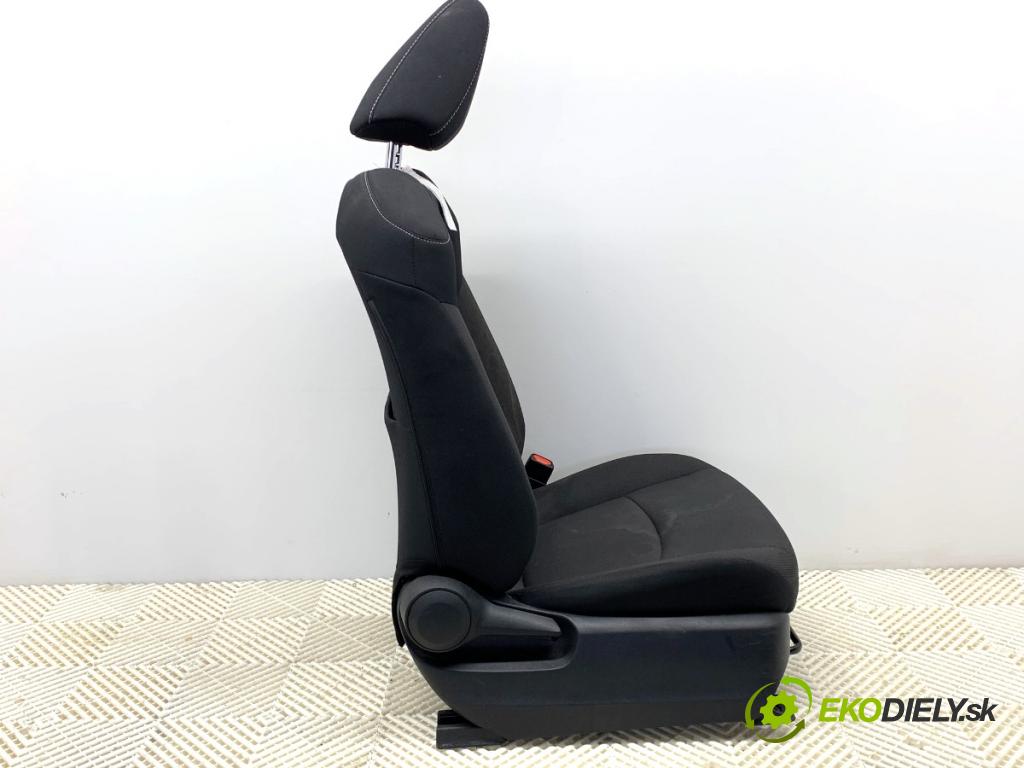 TOYOTA COROLLA E21 sedan 2019 72 kW 1.8 VVTi Hybrid (ZWE211, MZEA12) 1798 sedadlo pravý přední část