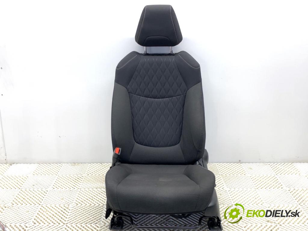 TOYOTA COROLLA E21 sedan 2019 72 kW 1.8 VVTi Hybrid (ZWE211, MZEA12) 1798 sedadlo levý přední část 