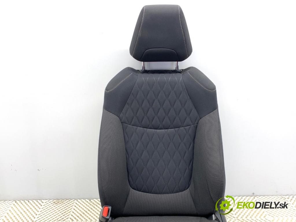 TOYOTA COROLLA E21 sedan 2019 72 kW 1.8 VVTi Hybrid (ZWE211, MZEA12) 1798 sedadlo levý přední část