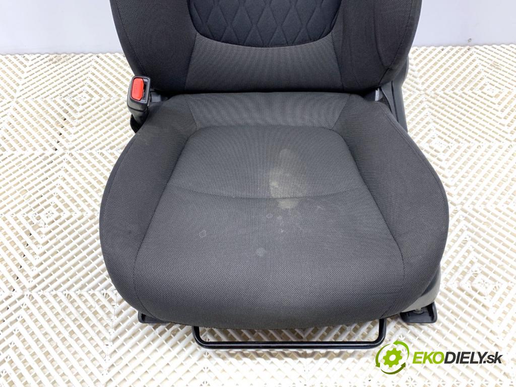 TOYOTA COROLLA E21 sedan 2019 72 kW 1.8 VVTi Hybrid (ZWE211, MZEA12) 1798 sedadlo levý přední část