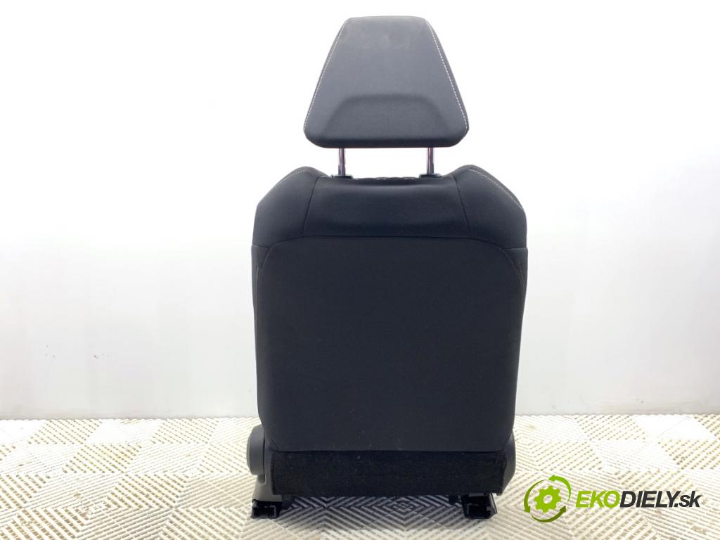 TOYOTA COROLLA E21 sedan 2019 72 kW 1.8 VVTi Hybrid (ZWE211, MZEA12) 1798 sedadlo levý přední část