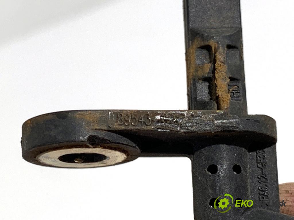 TOYOTA COROLLA E21 sedan 2019 72 kW 1.8 VVTi Hybrid (ZWE211, MZEA12) 1798 snímač ABS levý přední část