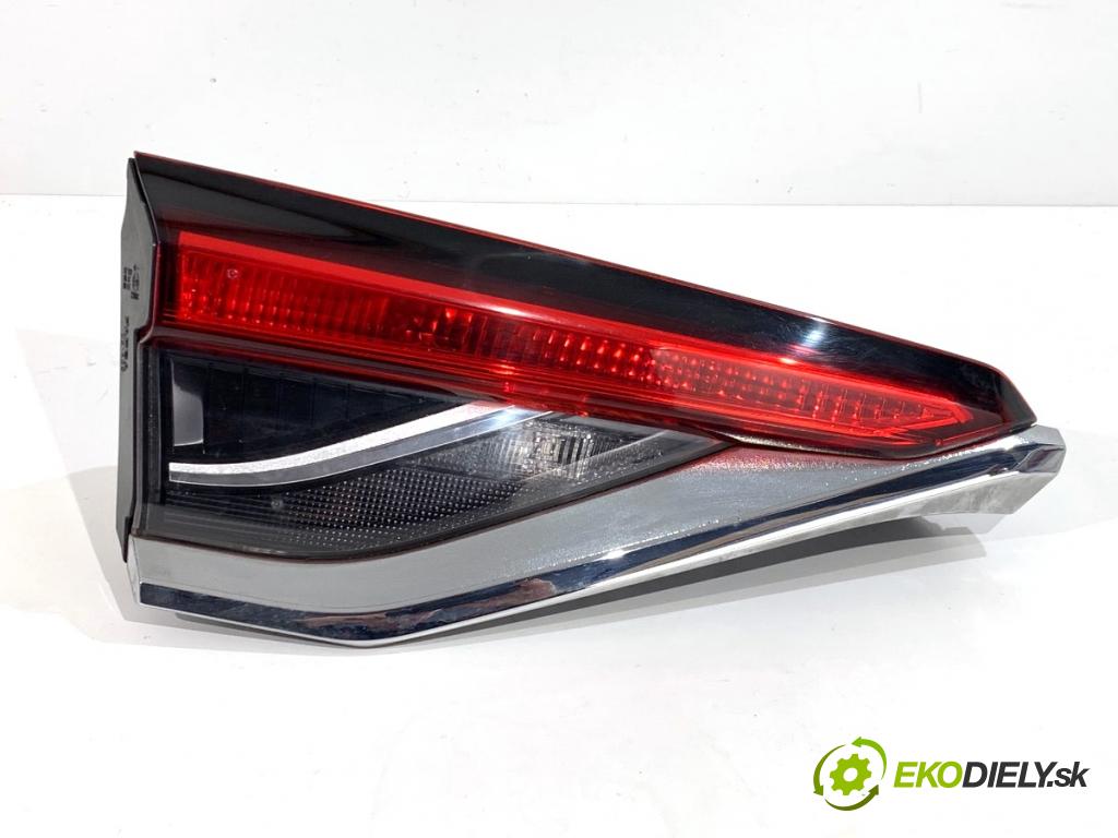 TOYOTA COROLLA E21 sedan 2019 72 kW 1.8 VVTi Hybrid (ZWE211, MZEA12) 1798 světlo zadní část levá strana vnitřní  (Klika dveří ostatní)