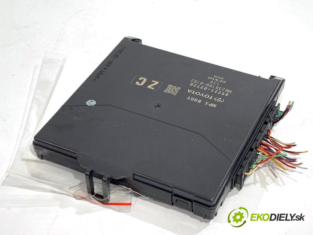 TOYOTA COROLLA E21 sedan 2019 72 kW 1.8 VVTi Hybrid (ZWE211, MZEA12) 1798 Modul BSI 89221-02720 (Poistková skrinka)