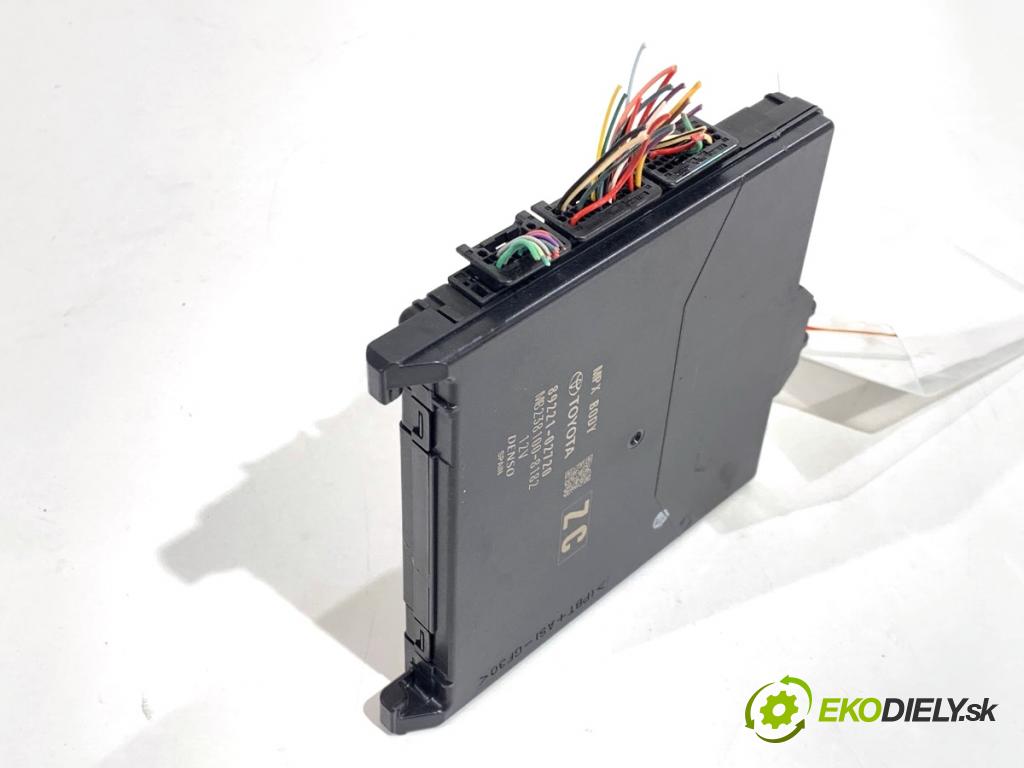 TOYOTA COROLLA E21 sedan 2019 72 kW 1.8 VVTi Hybrid (ZWE211, MZEA12) 1798 Modul BSI 89221-02720 (Poistková skrinka)