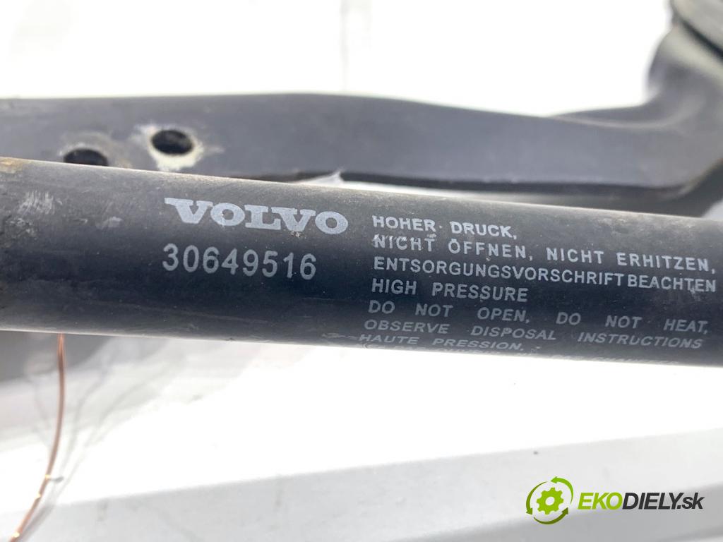 VOLVO V70 III Kombi 2008 147 kW 2.5 T 2521 Záves kapoty ľavy predný