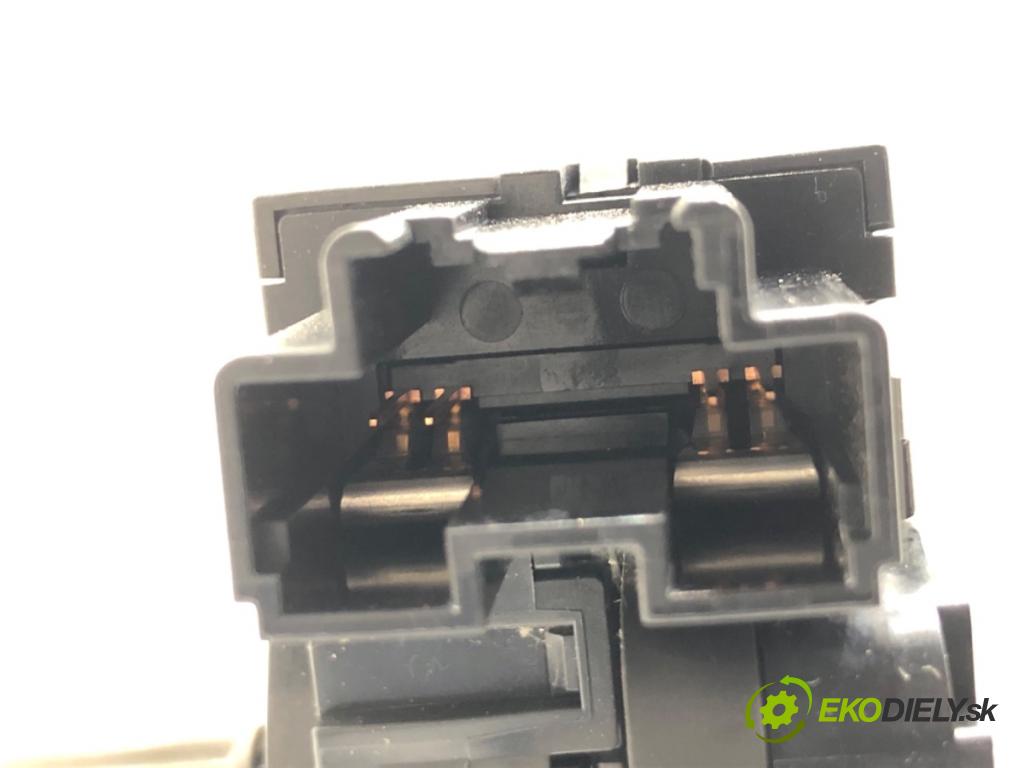 VOLVO V70 III Kombi 2008 147 kW 2.5 T 2521 kroužek slimák airbag 31275363 (Airbag)