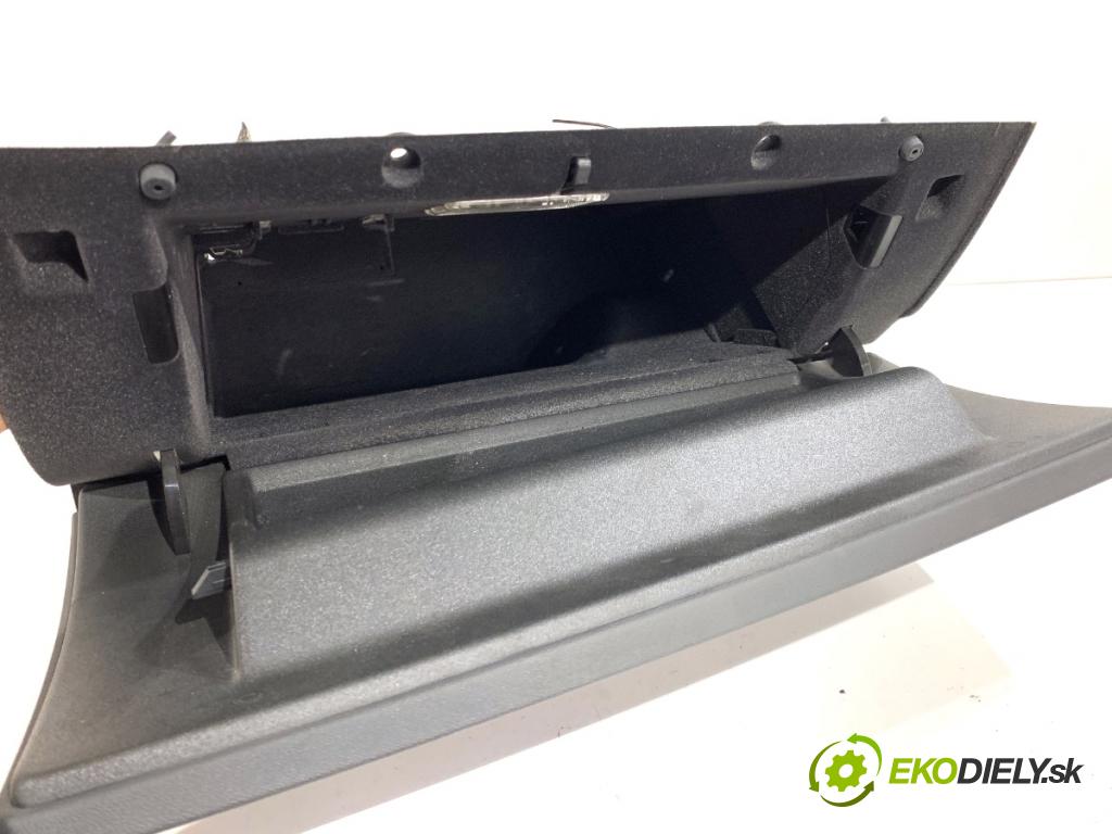 VOLVO V70 III Kombi 2008 147 kW 2.5 T 2521 Priehradka, kastlík spolujazdca 30676278 39891975 (Priehradka (kastlík))