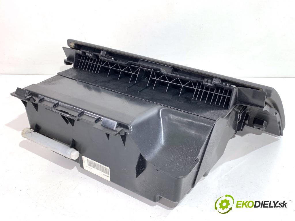 VOLVO V70 III Kombi 2008 147 kW 2.5 T 2521 Priehradka, kastlík spolujazdca 30676278 39891975 (Priehradka (kastlík))