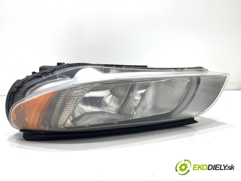 VOLVO V70 III Kombi 2008 147 kW 2.5 T 2521 Svetlomet ľavy predný 31214351