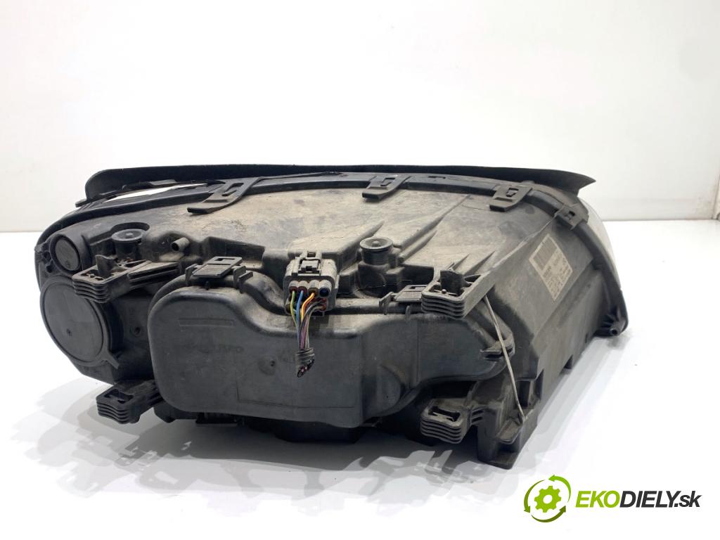 VOLVO V70 III Kombi 2008 147 kW 2.5 T 2521 Svetlomet ľavy predný 31214351