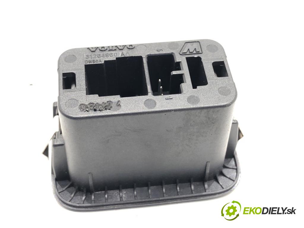 VOLVO V70 III Kombi 2008 147 kW 2.5 T 2521 Prepínač otvárania dverí 31264960AA (Prepínacie páčky pod volantom)