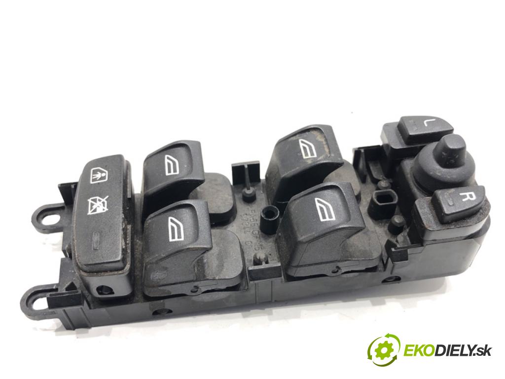 VOLVO V70 III Kombi 2008 147 kW 2.5 T 2521 Prepínač okien 30773271 (Prepínacie páčky pod volantom)