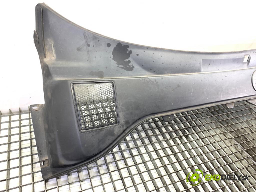 VOLVO V70 III Kombi 2008 147 kW 2.5 T 2521 Torpédo, plast pod čelné okno 31278077 (Torpédo (plast pod čelným sklom))