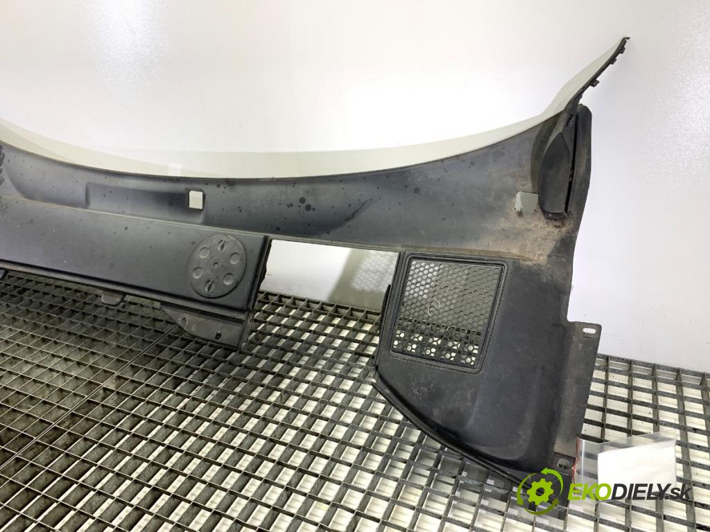 VOLVO V70 III Kombi 2008 147 kW 2.5 T 2521 Torpédo, plast pod čelné okno 31278077 (Torpédo (plast pod čelným sklom))