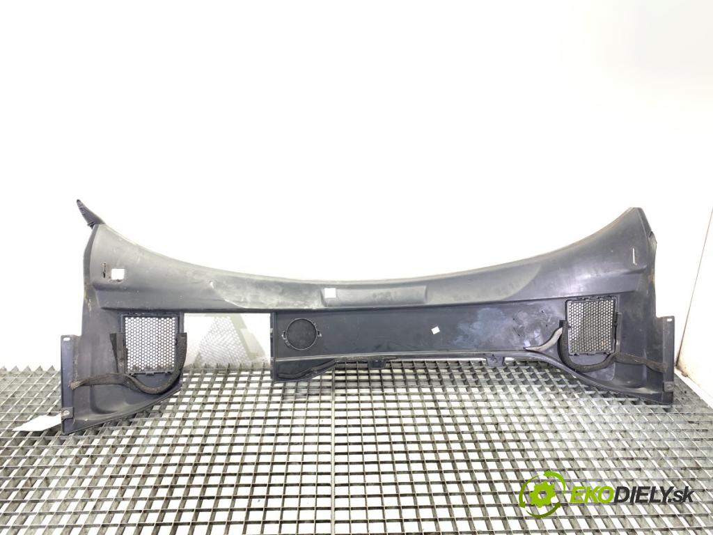 VOLVO V70 III Kombi 2008 147 kW 2.5 T 2521 Torpédo, plast pod čelné okno 31278077 (Torpédo (plast pod čelným sklom))