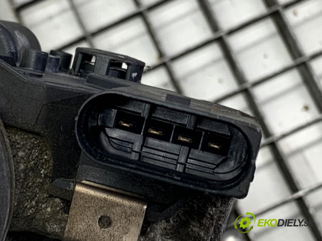 VOLVO V70 III Kombi 2008 147 kW 2.5 T 2521 mechanismus stěračů přední část 30796358 (Motorek stěračů přední)