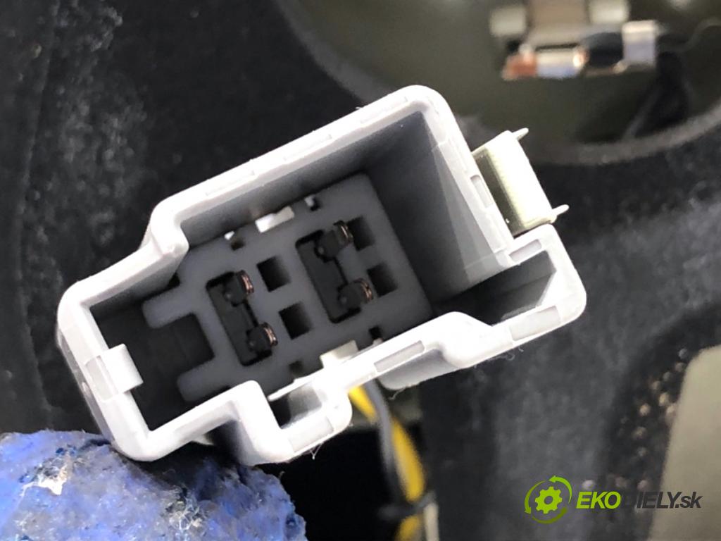 VOLVO V70 III Kombi 2008 147 kW 2.5 T 2521 Svetlo pravy zad 30698984