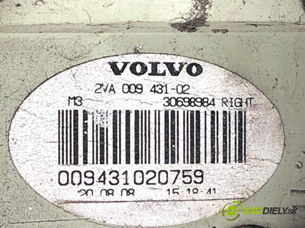 VOLVO V70 III Kombi 2008 147 kW 2.5 T 2521 světlo pravý zadní část 30698984