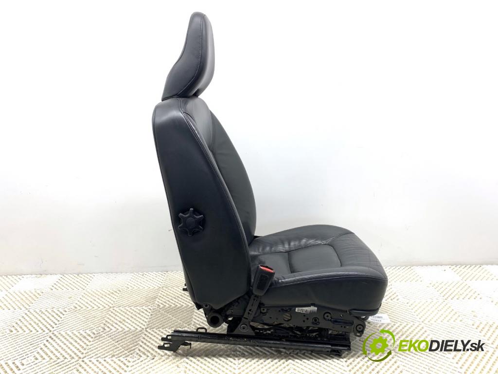 VOLVO V70 III Kombi 2008 147 kW 2.5 T 2521 sedadlo levý přední část