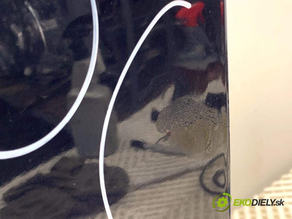 VOLVO V70 III Kombi 2008 147 kW 2.5 T 2521 dveře levý přední část