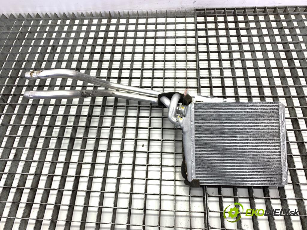 VOLVO V70 III Kombi 2008 147 kW 2.5 T 2521 topné těleso radiátor topení K9873003 (Radiátor topení)