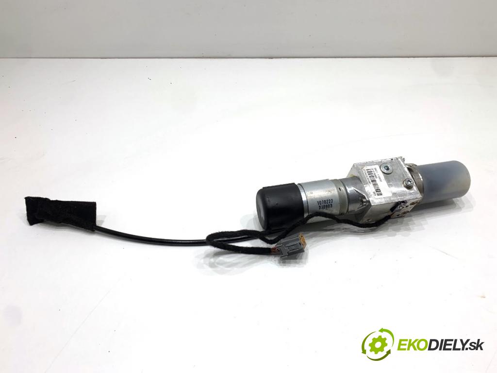 VOLVO V70 III Kombi 2008 147 kW 2.5 T 2521 Pumpa Teleskop dverí kufra 31218393