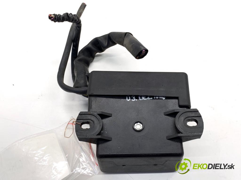 MERCEDES-BENZ W201 sedan 1991 55 kW D 2.0 (201.122) 1997 relé sviečok žhavenia  (Relé)