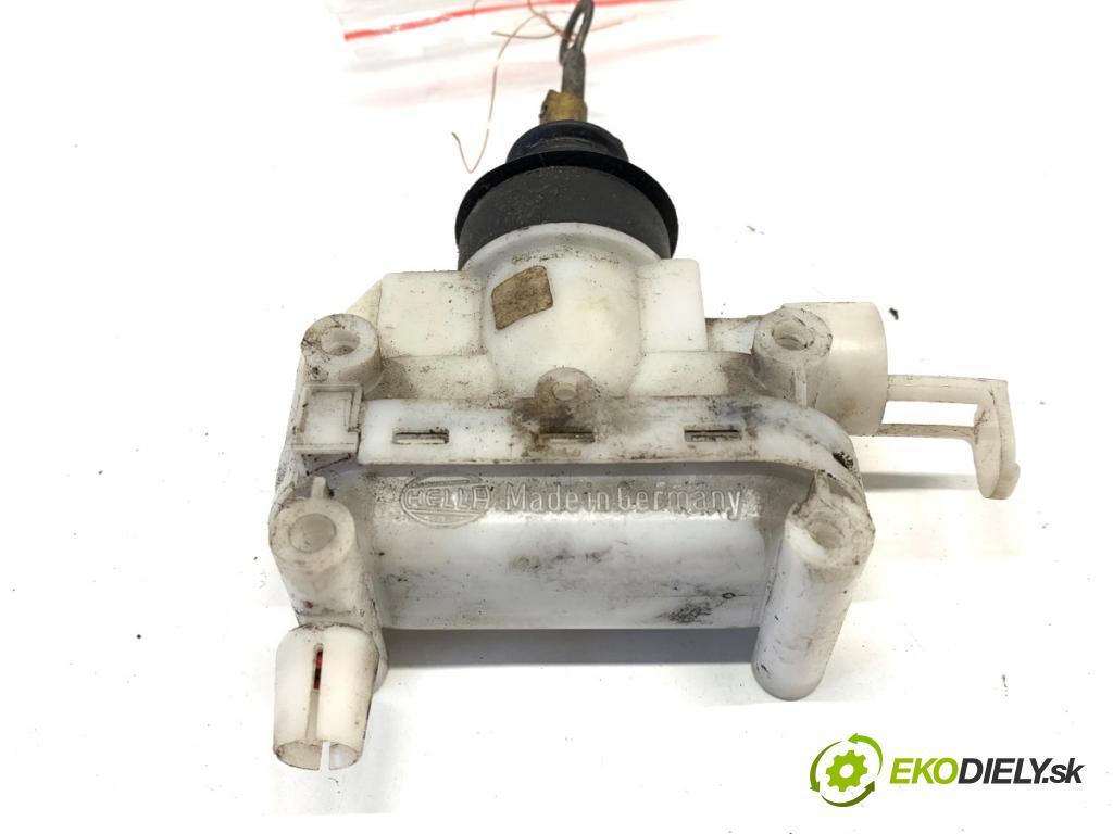 MERCEDES-BENZ W201 sedan 1991 55 kW D 2.0 (201.122) 1997 motorek centrálního zámku  (Řídicí jednotka centrálního zamykání)