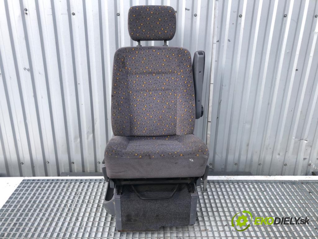 MERCEDES-BENZ W638 Autobus 1999 60 kW 108 CDI 2.2 (638.194) 2148 Sedadlo pravy predný 