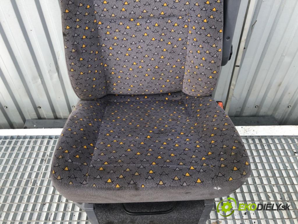 MERCEDES-BENZ W638 Autobus 1999 60 kW 108 CDI 2.2 (638.194) 2148 Sedadlo pravy predný