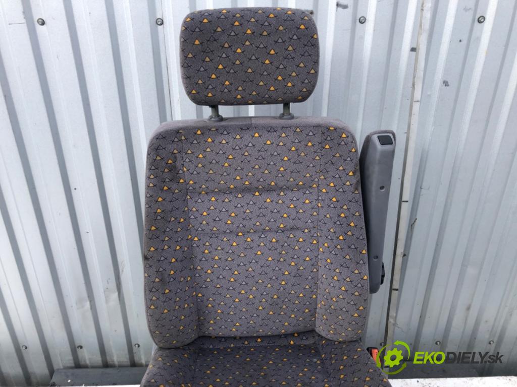 MERCEDES-BENZ W638 Autobus 1999 60 kW 108 CDI 2.2 (638.194) 2148 Sedadlo pravy predný