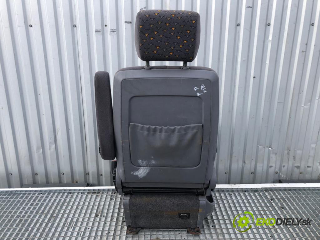 MERCEDES-BENZ W638 Autobus 1999 60 kW 108 CDI 2.2 (638.194) 2148 Sedadlo pravy predný