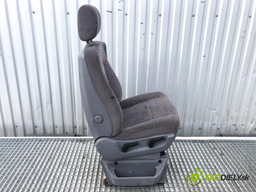 MERCEDES-BENZ W638 Autobus 1999 60 kW 108 CDI 2.2 (638.194) 2148 Sedadlo pravy predný