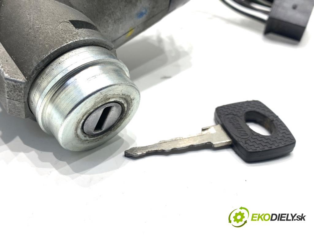 MERCEDES-BENZ W638 Autobus 1999 60 kW 108 CDI 2.2 (638.194) 2148 spinačka A0005458108 (Spínacia skrinka)